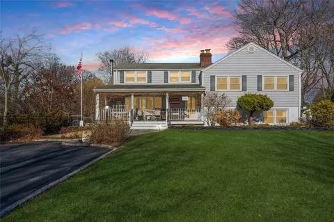 328 Plymouth Ave, Brightwaters, NY 11718