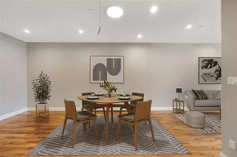 197 E 55 St, New York, NY 11023