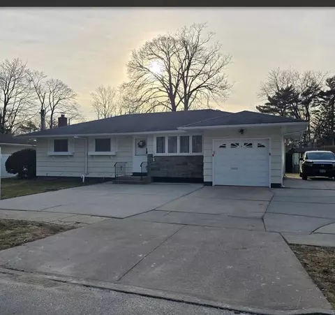 68 Washington, Islip, NY 11717