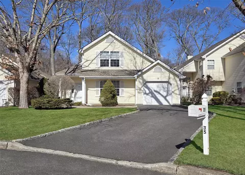 35 Saddlebrook Ct, Middle Island, NY 11953