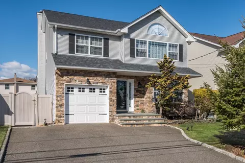 1590 Richard Ave, Merrick, NY 11566