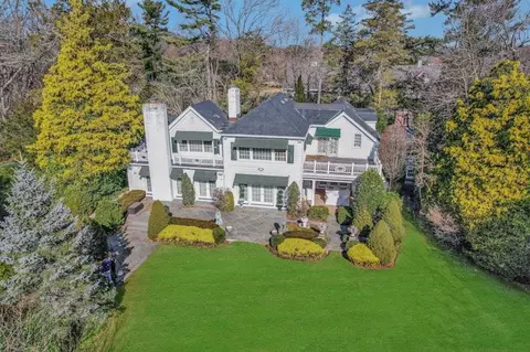 133 Jericho Tpke, North Hempstead, NY 11568