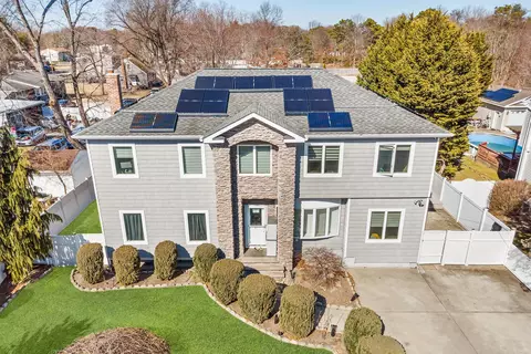 47 E Belmont St, Bay Shore, NY 11706