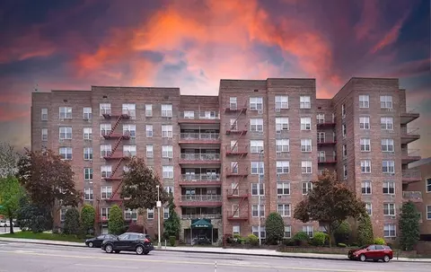 241-20 Northern Blvd #2F, New York, NY 11362