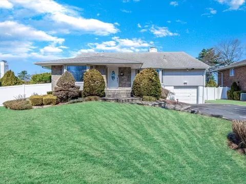 171 Birchwood Park Dr, Jericho, NY 11753