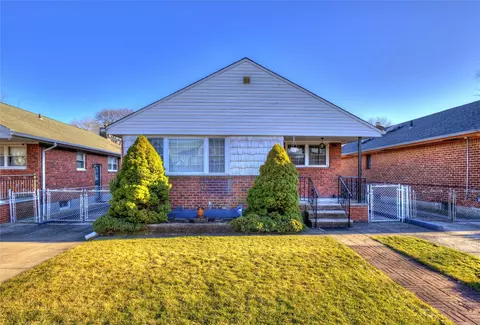 24816 82nd Ave, New York, NY 11426