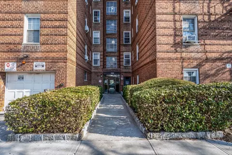 85-04 63rd Dr #2J, New York, NY 11374