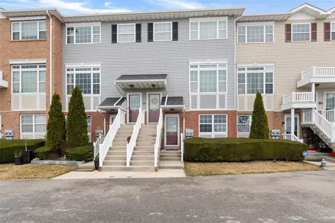 241 Surf Dr, New York, NY 10473