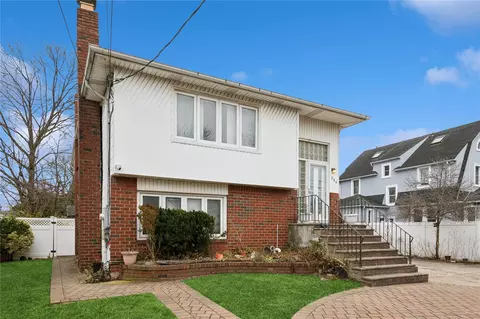 306 Hamilton Ave, Hewlett, NY 11557