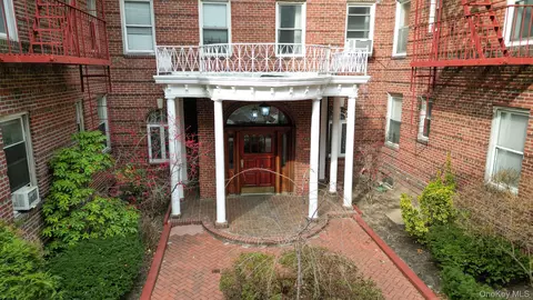 111-39 76th Rd #D7, New York, NY 11375