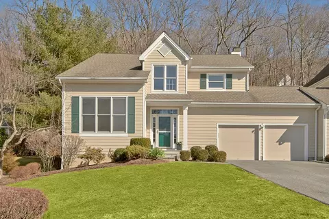 40 Weavers Hl, New Castle, NY 10549