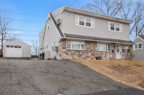 142 Mountaindale Rd, Yonkers, NY 10710