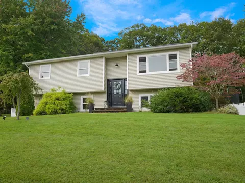 59 Westlyn Dr, Clarkstown, NY 10954