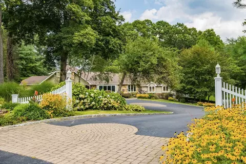 400 Annandale Dr, Syosset, NY 11791