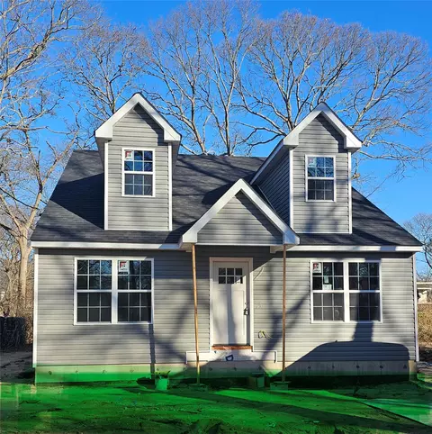 23 Washington Ave, Mastic, NY 11950