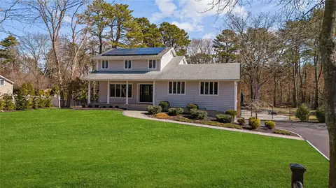9 Millet St, Dix Hills, NY 11746