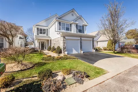 34 Julia Cir, Middle Island, NY 11953
