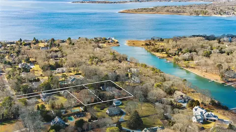 17 C Basket Neck Ln # B, Southampton, NY 11960