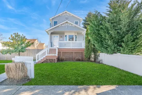 3656 Roanoke St, Seaford, NY 11783
