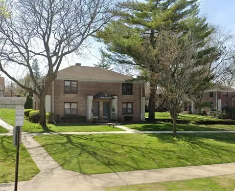 13 W Mill Dr #1A, North Hempstead, NY 11021