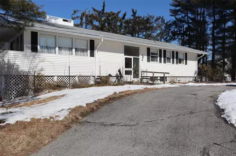 85 Round Hill Rd, Poughkeepsie, NY 12603