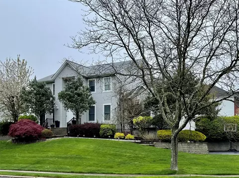 2 Bittern Dr, Clarkstown, NY 10954