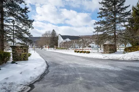 10 John Kane Ct, Pawling, NY 12564