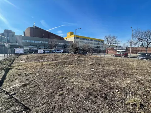 144 N Franklin St, Hempstead, NY 11550