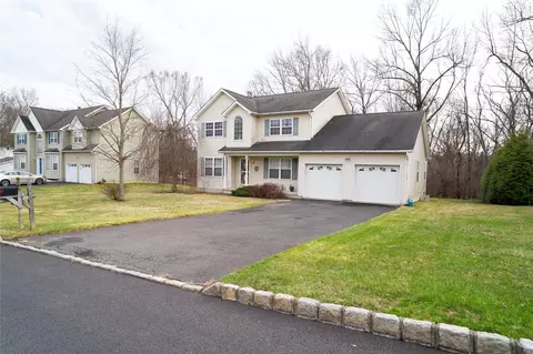 11 Vista Dr, Chester, NY 10918