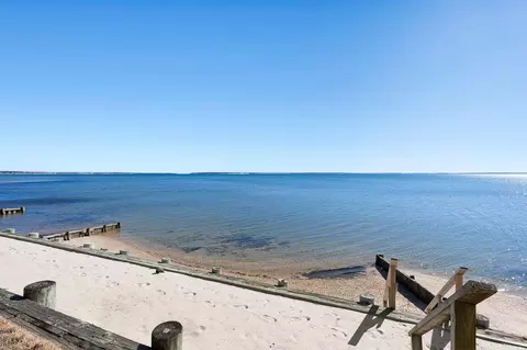 2780 Peconic Bay Blvd, Laurel, NY 11948