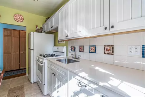 5140 30th Ave #2F, New York, NY 11377