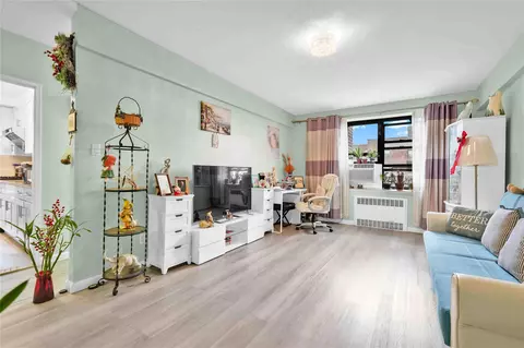 26-19 141th St #5A, Flushing, NY 11354