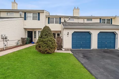 10 Pond Hill Ln, Walden, NY 12586