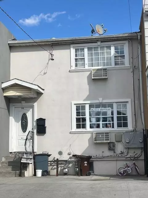 318 Beach 47th St, New York, NY 11691
