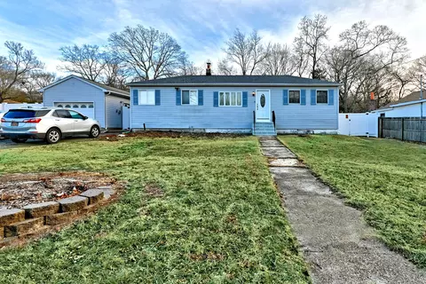 332 Mooney Pond Rd, Farmingville, NY 11738