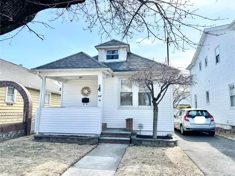 247-16 88th Road Rd, New York, NY 11426