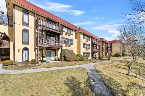 4 Granada Cres #16, Greenburgh, NY 10603