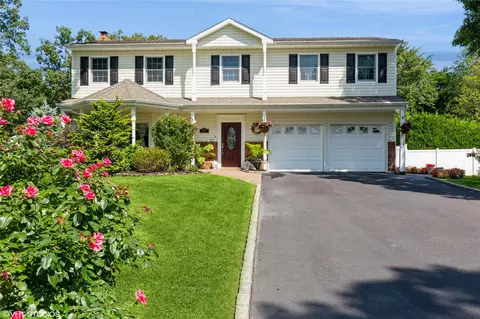 27 Gaynor Ave, Nesconset, NY 11767