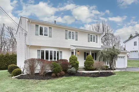 50 Princeton Dr, Orangetown, NY 10983