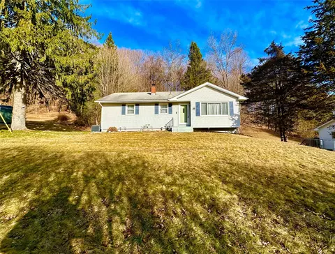 38 Karen Dr, Wallkill, NY 10940
