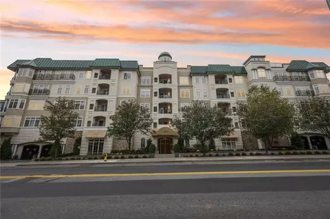 410 Westchester Ave #308, Port Chester, NY 10573