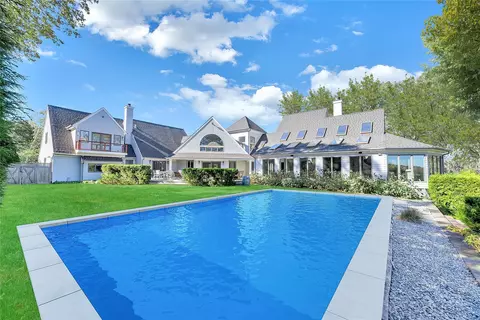 3200 Cox Neck Rd, Mattituck, NY 11952