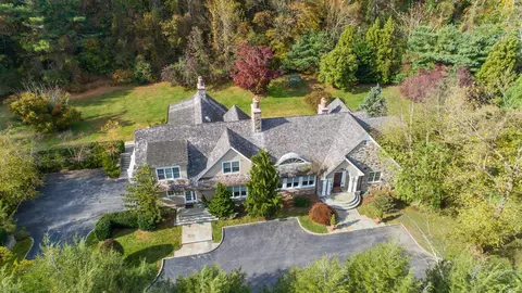 46 Morgan Dr, Old Westbury, NY 11568