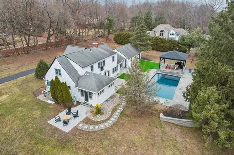 290 E Townline Rd, Clarkstown, NY 10994