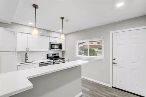 193 N Point Circle Cir #193, Coram, NY 11727
