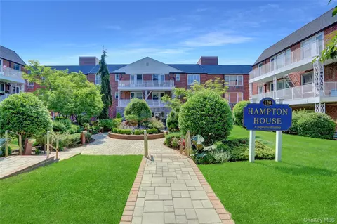 120 Morris Ave #B17, Rockville Centre, NY 11570