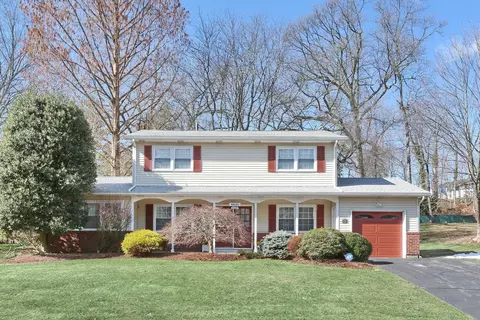 10 Chapel Ct, Orangetown, NY 10962