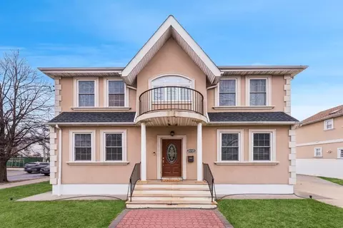 24705 136th Rd, New York, NY 11422
