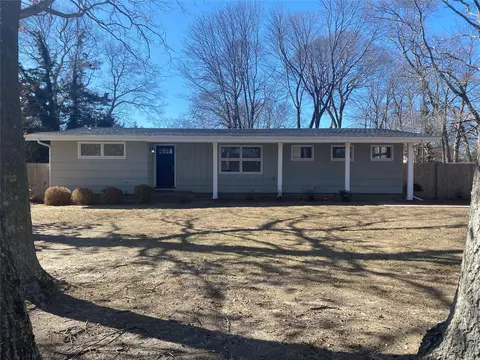 58 N Howells Point Rd, Bellport, NY 11713
