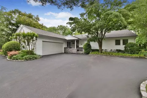 45 Poplar Dr, North Hempstead, NY 11576